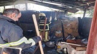 Hatayda ahırda samanlık yanarak kül oldu
