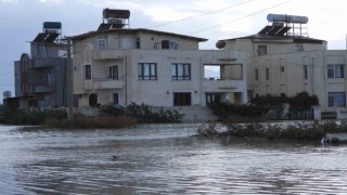 Hatayda bazı evler su altında kaldı