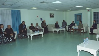 Hava Kuvvetleri personelinden hastanede tedavileri süren gazilere ziyaret