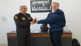 Havacılığın gelişimi için jandarmaya uçak hediye etti