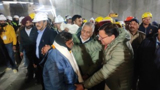 Hindistanda çöken tünelde mahsur kalan 41 işçi 17 gün sonra kurtarıldı