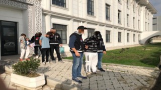Hırsızlık suçundan yakalandı, kucağında bebekle adliyeye sevk edildi