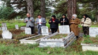 Hisarcıkta vefat eden öğretmenlerin mezarları ziyaret edildi