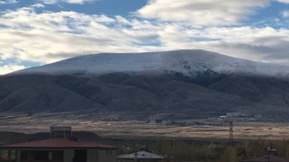 Iğdırın yüksek kesimleri yeniden beyaza büründü