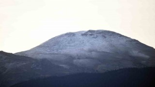 Ilgaz Dağına mevsimin ilk karı düştü