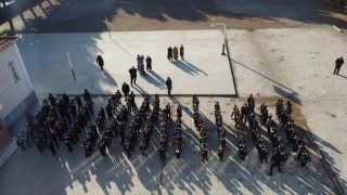 İlkokul öğrencileri Atatürkü marşlarla yad etti