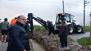 İncirliovada sağanak yağış sonrası mücadele gece boyunca sürdü