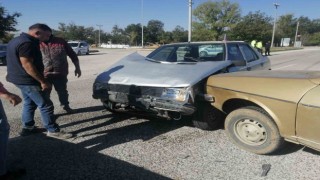 Ispartada otomobiller çarpıştı: 2 yaralı