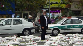 İsrail saldırılarında hayatlarını kaybeden Filistinli çocukların sembolik cenazeleri İranda meydana dizildi