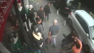 İstanbulda akıl almaz olay kamerada: 20 aracı yumruklayınca esnaftan dayak yedi