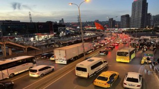 İstanbulda akşam saatlerinde trafik yoğunluğu yüzde 83e ulaştı
