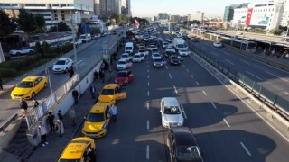 İstanbulda Ataya saygı duruşu