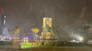 İstanbulda mevsimin ilk kar yağışı etkili olmaya başladı