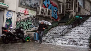 İstanbulda sağanak yağış vatandaşlara zor anlar yaşattı