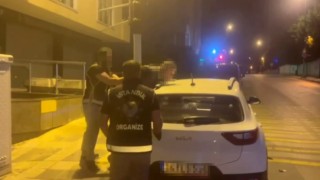 İstanbulda silah kaçakçılarına operasyon: 5 kişi gözaltına alındı, çok sayıda silah ele geçirildi