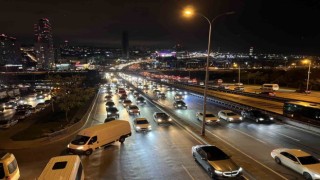 İstanbulda trafik yoğunluğu havadan görüntülendi