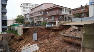 İstinat duvarı çöktü: 4 bina mühürlendi, 83 kişi tahliye edildi