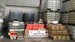 İzmir jandarmasından baskın: Çok sayıda kaçak motor yağı ele geçirildi