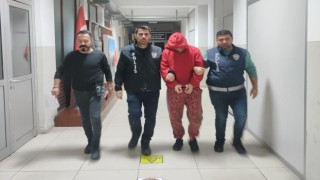 İzmir'de 5 ayrı suçtan aranan firari, şok ekibinden kaçamadı