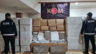 İzmirde kaçakçılara şok operasyon: 4 milyona yakın makaron ele geçirildi