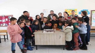 Jandarma ekipleri öğretmenlerle pasta kesti