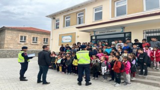 Jandarmadan öğrencilere trafik semineri