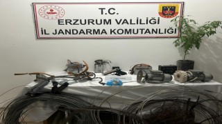 Kablo hırsızları jandarmadan kaçamadı