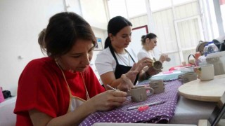 Kadınların ürettiği ürünler, satış merkeziyle ekonomik gelire dönüşüyor