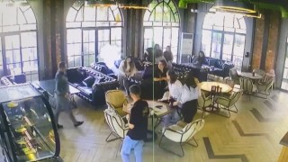 Kafeteryada patlayan cep telefonu paniğe neden oldu