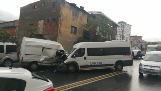 Kağıthanede hatalı sollama ve hız kazaya neden oldu: 8 yaralı