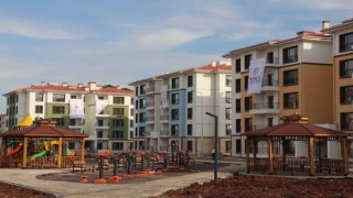 Kalıcı deprem konutlarına teslim öncesi son rötuşlar yapılıyor