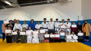 Karamanda genç judocular bir üst kuşağa terfi etti