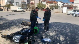 Karamanda motosikletler çarpıştı: 1i ağır 2 yaralı