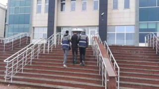 Karsta haklarında arama kararı bulunan 5 kişi yakalandı