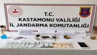 Kastamonuda evlerinde uyuşturucuyla yakalanan 3 şüpheli gözaltına alındı