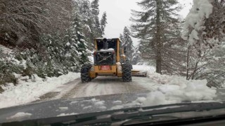 Kastamonuda kardan kapanan yollarda çalışmalar sürüyor