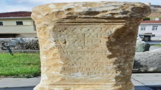 Kastamonuda yapılan kazıda Roma dönemine ait mezar steli bulundu