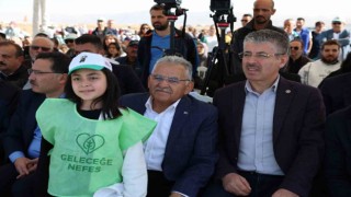 Kayseri protokolü gençlerle fidan dikti