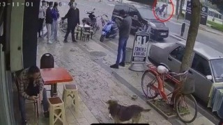Kaza anı kamerada: Sürücü yayanın üzerine böyle düştü