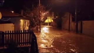 Kazdağlarının eteklerindeki köylerde sokaklar derelere döndü