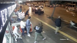 Kırmızı ışık ihlali yapan bisikletli otomobilin çarpması sonucu yaralandı