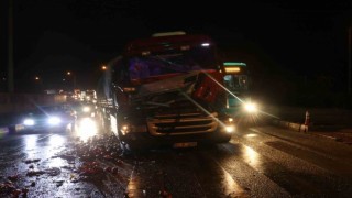 Kırmızı ışıkta duramayan tır, otobüs ve kamyona çarptı: Antalya-Burdur karayolu kısmen kapatıldı