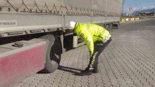 Kış lastiği uygulamasının başladığı Kastamonuda ekiplerden denetim