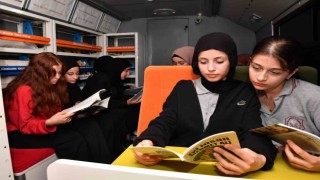 Kitobüs, okuma alışkanlığı kazandırmak amacıyla kenti geziyor