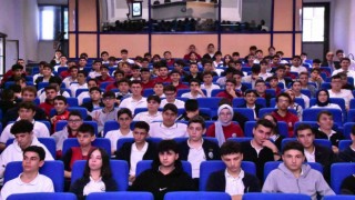 Kızılay, Denizli OSB Teknik Koleji öğrencilerine kan vermenin önemini anlattı