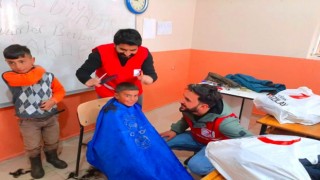 Kızılaydan köy çocuklarına berber sürprizi