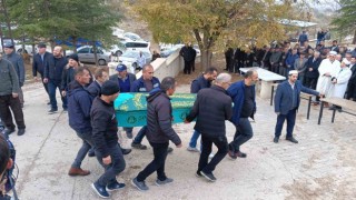 Komşuları tarafından öldürülen aynı aileden 5 kişi son yolcuklarına uğurlandı