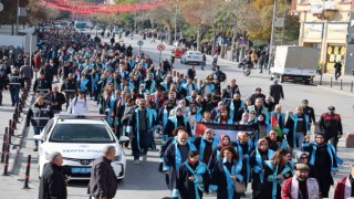 Konyada 5 üniversitenin akademisyenleri İsraile tepki için sessiz çığlık yürüyüşü düzenledi