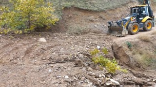 Köşkte bozulan yollar yenileniyor