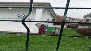 Küçük çocuğun bayrak sevgisi duygulandırdı